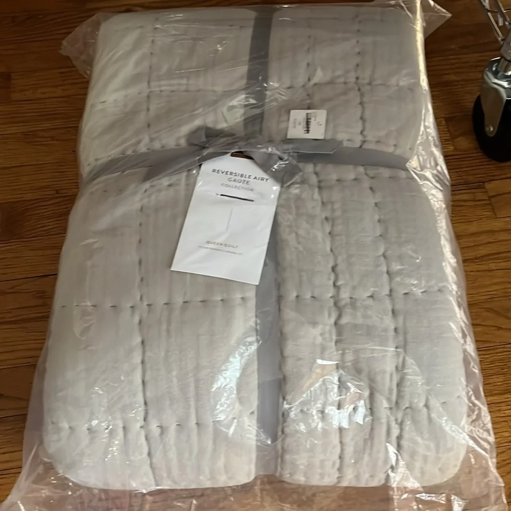 Anthropologie Reversible Airy Gauze Quilt Queen NWT